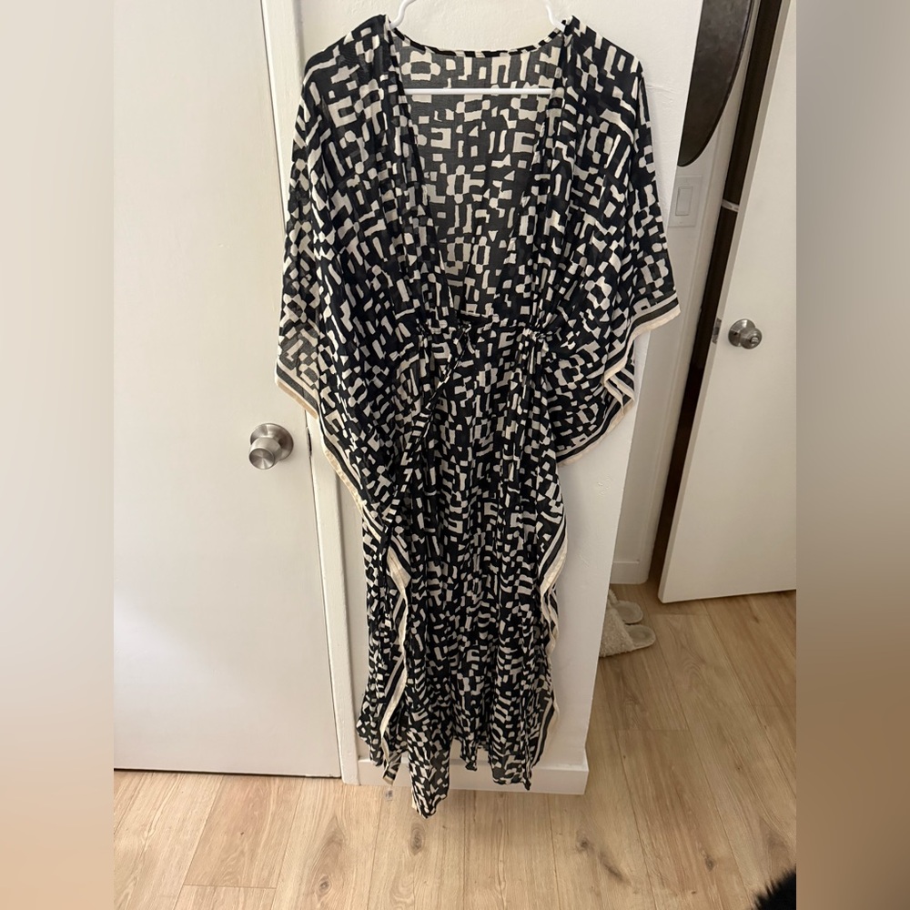 Elegant Black and White Patterned Kaftan | Banana Republic